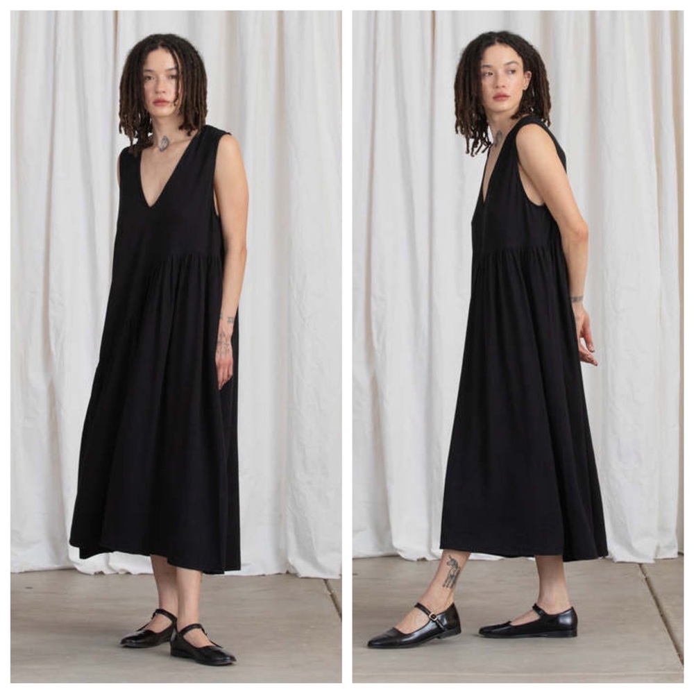 ALI GOLDEN V-NECK DRESS W/ GATHERS